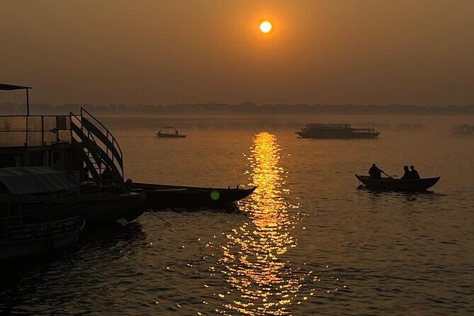 Omvitys Full-Day Varanasi Tour: Sunrise Boat to Sunset Aarti - A Deep Dive into the Varanasi Experience  