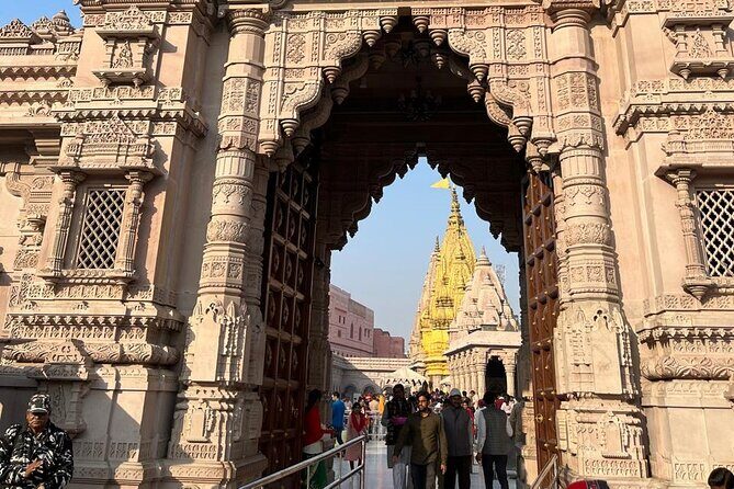 Omvitys Full-Day Varanasi Tour: Sunrise Boat to Sunset Aarti - Frequently Asked Questions  