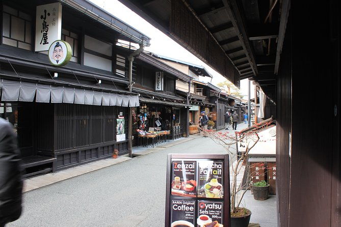 one-day-bus-tour-departing-from-kanazawa-station-shirakawa-go-takayama-tour-platinum-route-bus-tour