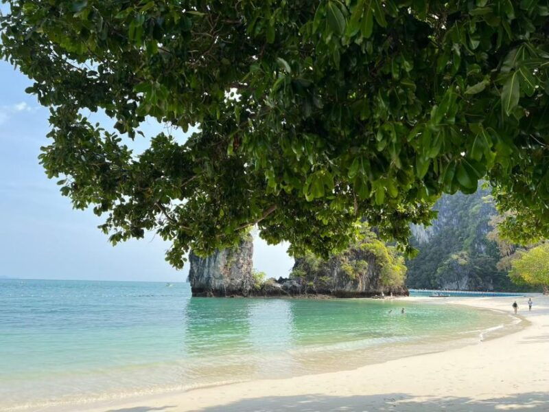 one-day-hong-island-private-by-luxury-vintage-boat