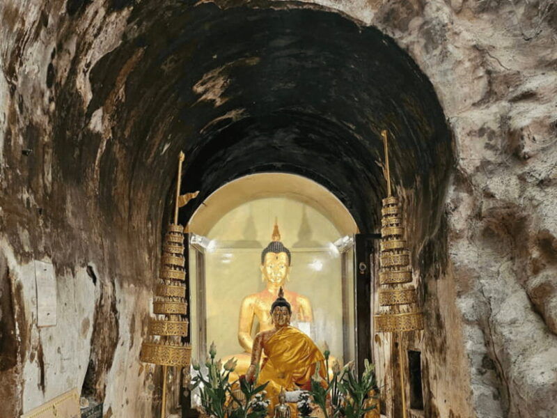one-day-private-tour-with-driver-temples-mae-sa-waterfall