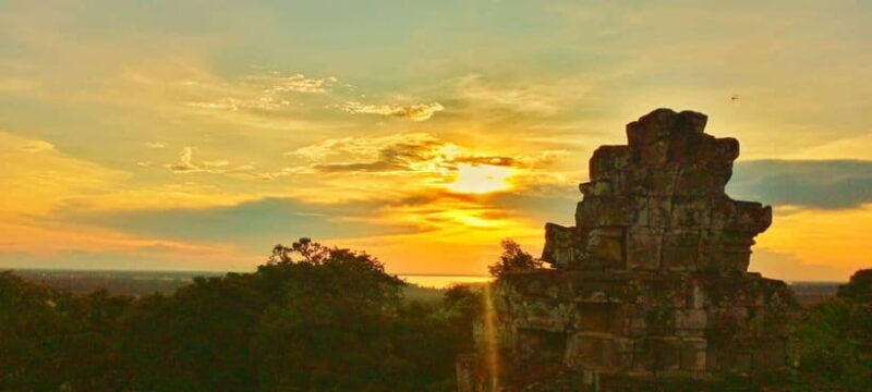 one-day-shared-trip-to-angkor-temples-with-sunset
