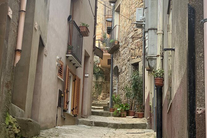 one-day-to-cefalu-and-geraci-siculo-from-palermo-private-tour
