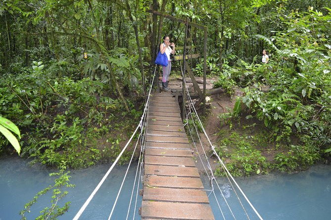 one-day-tour-celeste-river-from-san-jose