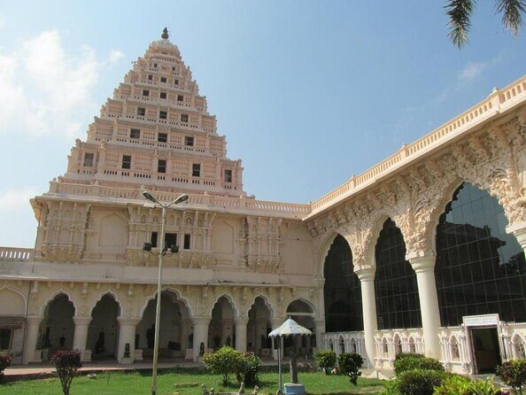 One-Day Tour from Madurai to Trichy and Thanjavur - Exploring South India’s Architectural Marvels in a Day