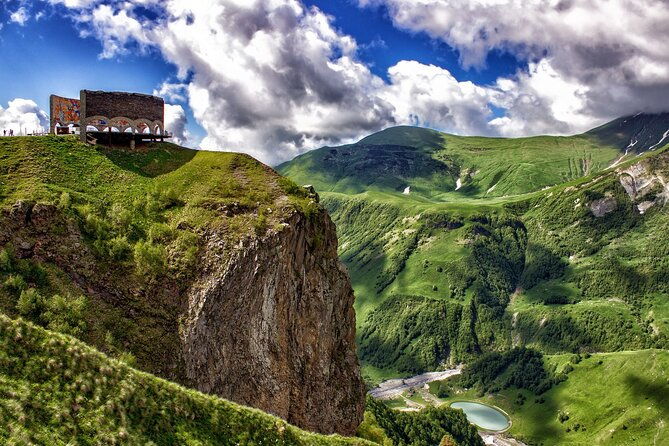one-day-tour-to-the-magnificent-kazbegi