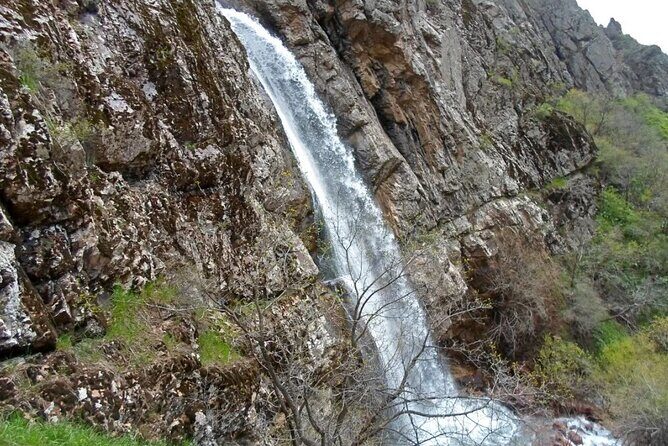 One-Day Trekking to Gusgarf Waterfall - Authentic Mountain Experience and Breathtaking Views