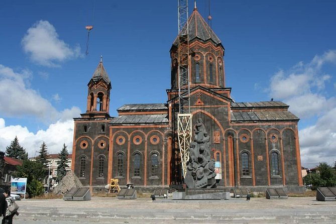 one-day-trip-to-the-city-of-humor-gyumri