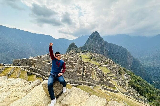 one-day-visit-to-machu-picchu-by-luxurious-vistadome-train