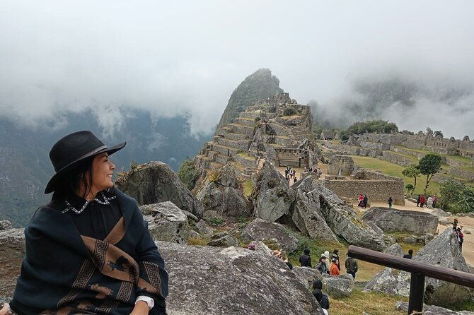 one-day-visit-to-machu-picchu-by-luxurious-vistadome-train