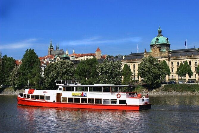 one-hour-boat-tour-on-vltava-river