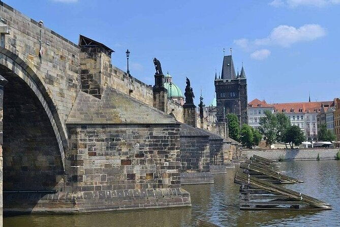 one-hour-boat-tour-on-vltava-river