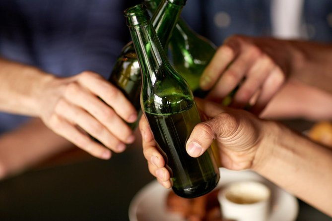 one-hour-hen-or-stag-private-party-boat-budapest-with-unlimited-beer-and-wine