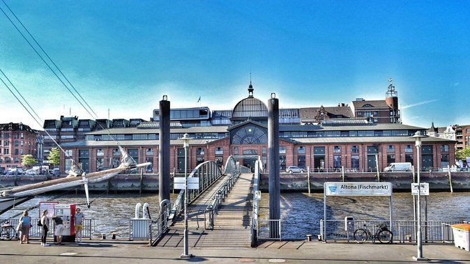 one-hour-long-harbor-tour-in-hamburg