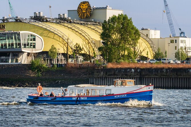 one-hour-long-harbor-tour-in-hamburg