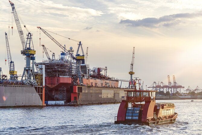 one-hour-long-harbor-tour-in-hamburg
