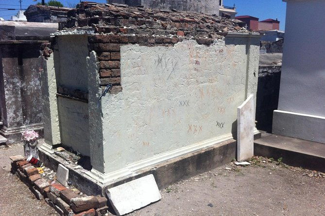 one-hour-saint-louis-cemetery-number-one-walking-tour