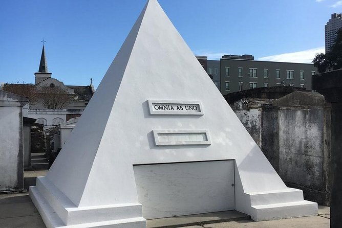 one-hour-saint-louis-cemetery-number-one-walking-tour