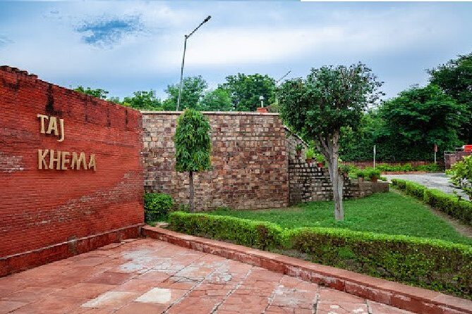 One Hour Yoga Session with view of the beautiful Taj Mahal - Who Will Enjoy This Experience?