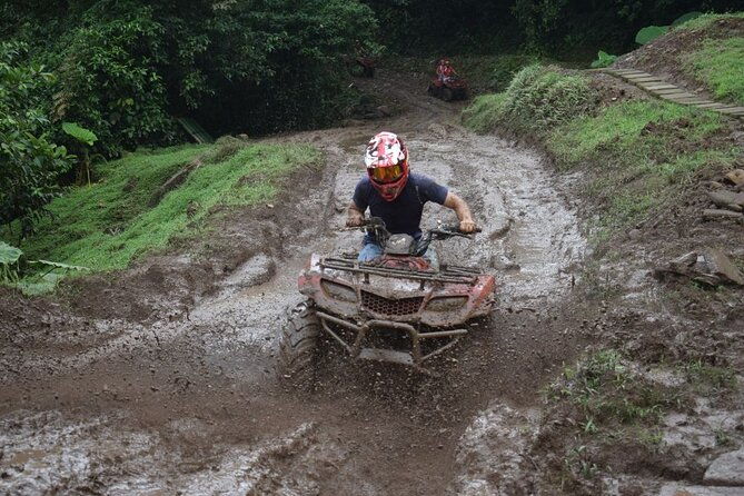 one-person-atv-driving-in-visita-nomada