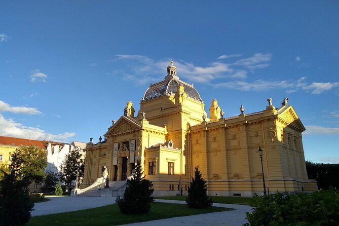 One way Private Transfer from Zagreb Airport to Zagreb - The Journey: A 25-30 Minute Window into Zagreb