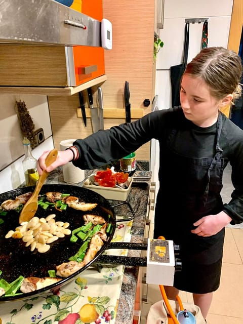 onlyforyou-paella-session-at-a-michelin-trained-chefs-home