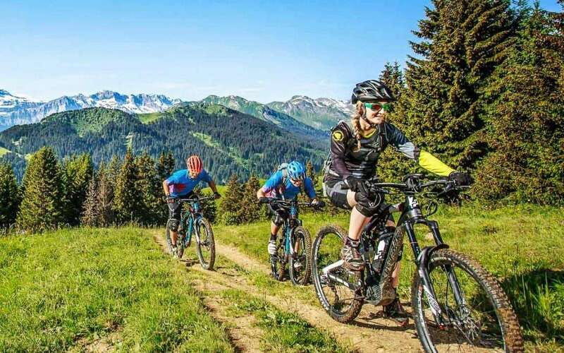 ontario-scenic-guided-bike-tour-with-gear-included