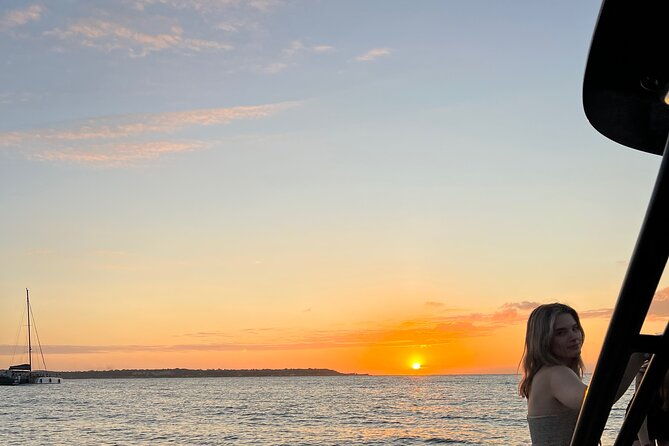 open-bar-sunset-party-in-the-bay-sharing-with-natives