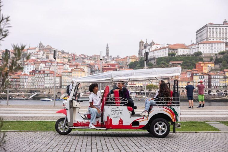 oporto-tuk-tuk-tour-fast-fun-flexible-1h-to-full-day