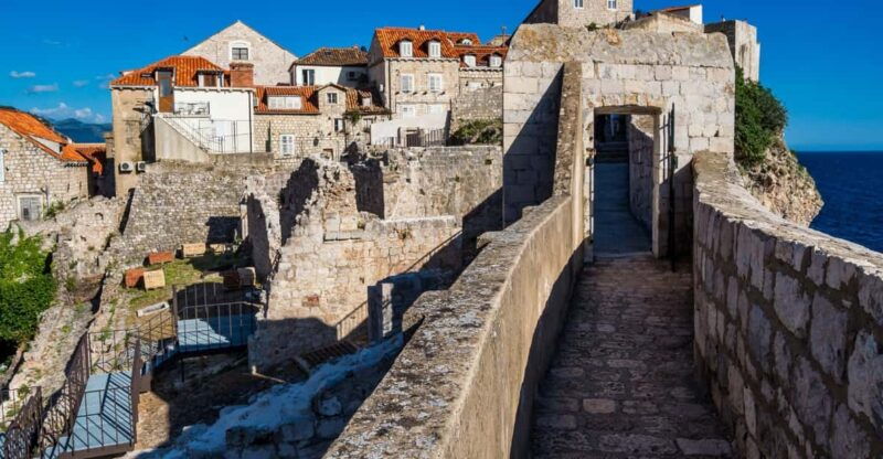 order-dubrovnik-pass-with-group-city-walls-walking-tour