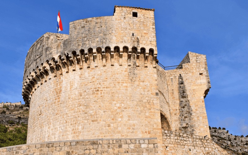 order-dubrovnik-pass-with-group-city-walls-walking-tour