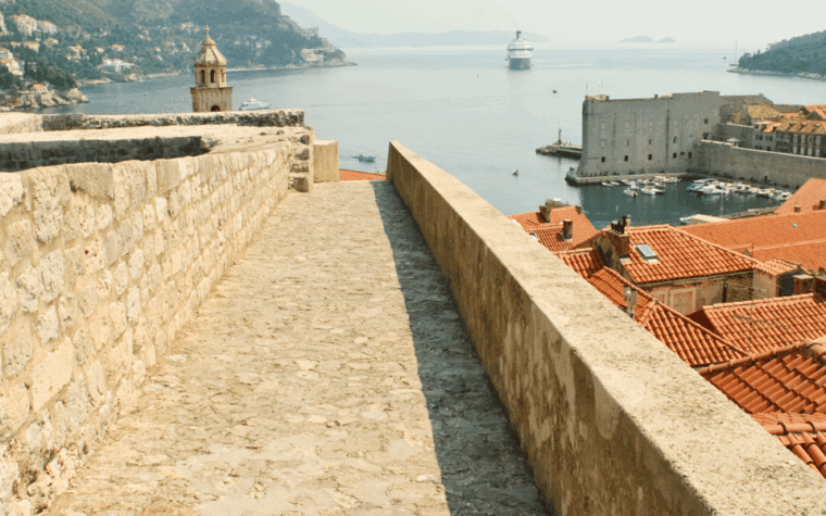 order-dubrovnik-pass-with-group-city-walls-walking-tour