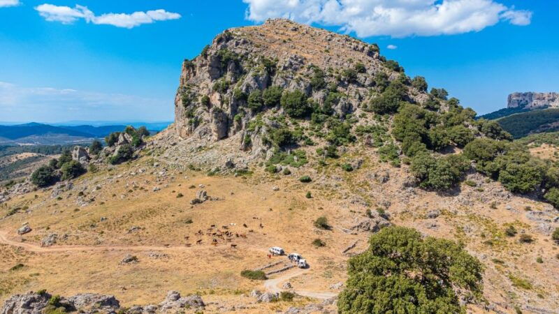 orgosolo-4x4-private-tour-in-supramonte-w-murals-visit