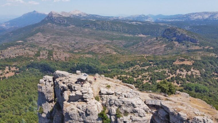 orgosolo-4x4-private-tour-in-supramonte-w-murals-visit