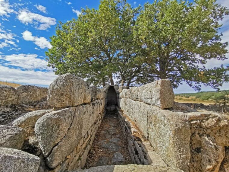 orgosolo-experience-murals-and-culture-with-a-typical-lunch