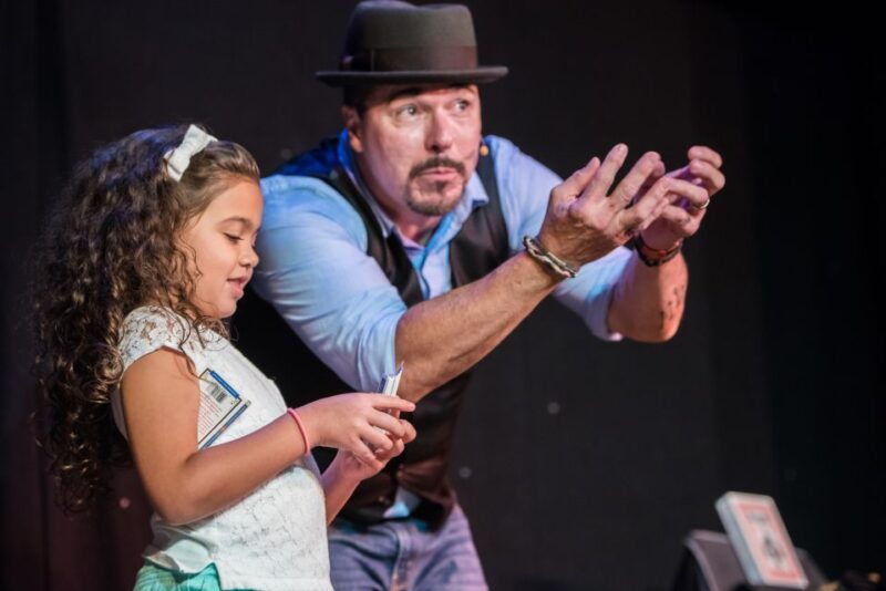 orlando-the-outta-control-magic-comedy-dinner-show