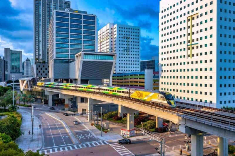 Orlando: Train Transfer to Miami - Food and Beverages: Tasty Options for All