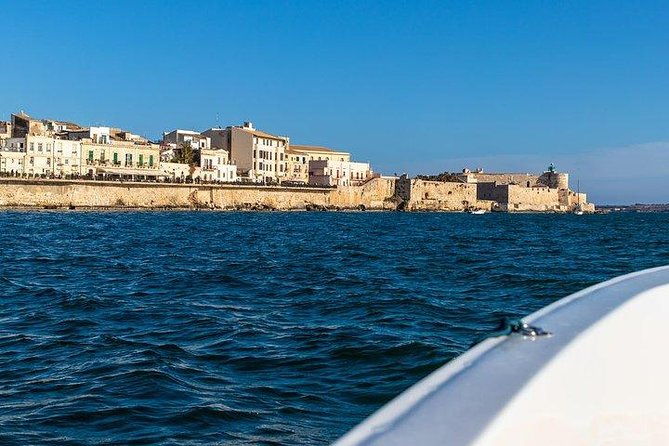 ortigia-and-plemmirio-on-a-sailing-boat