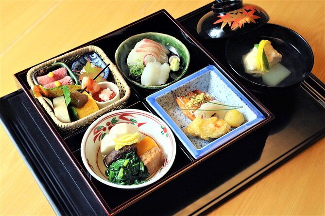 osaka-and-kyoto-stunning-cherry-blossoms-and-sakura-cruise-tour