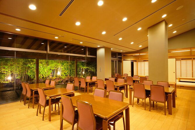 osaka-and-kyoto-stunning-cherry-blossoms-and-sakura-cruise-tour