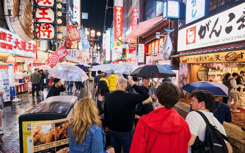 Osaka: Bar Hopping & Night Walking Tour with Locals - Guides and Personal Touch