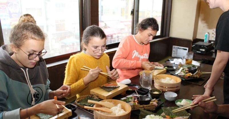 osaka-dotonbori-hand-roll-sushi-experience