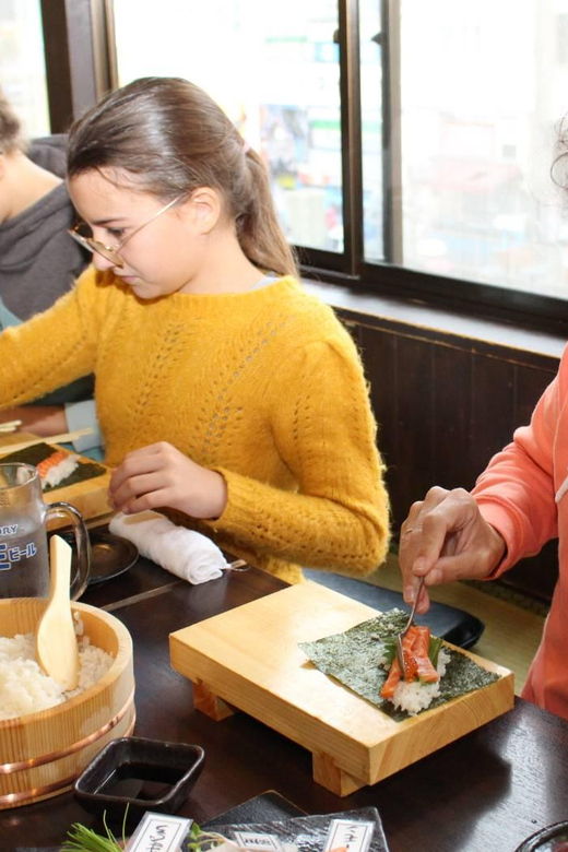 osaka-dotonbori-hand-roll-sushi-experience