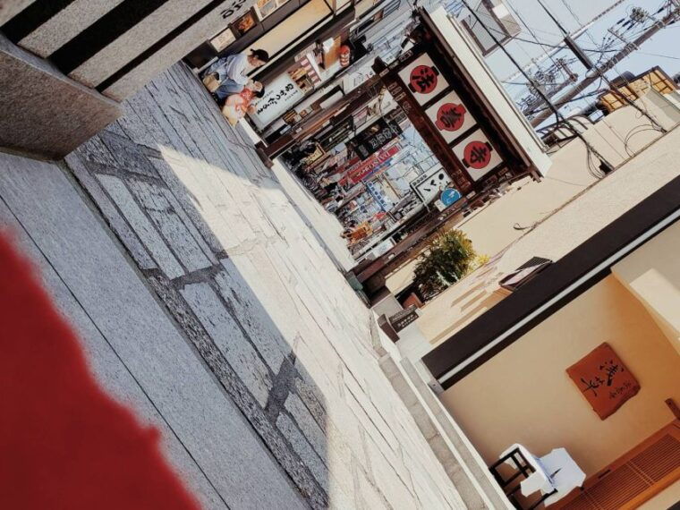 osaka-guided-walking-tour-to-castle-shinsekai-dotonbori