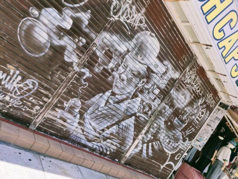 osaka-guided-walking-tour-to-castle-shinsekai-dotonbori