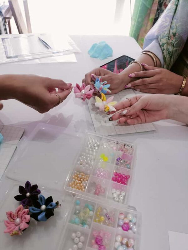 Osaka: Kimono and Tsumami-Zaiku Craft Experience - Authentic Cultural Immersion