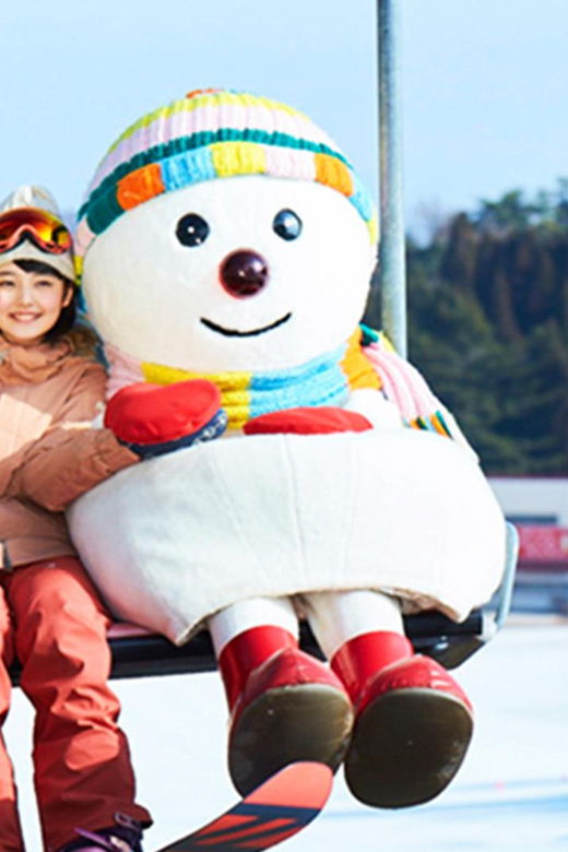 osaka-kobe-mount-rokko-skiing-and-snow-play-1-day-tour