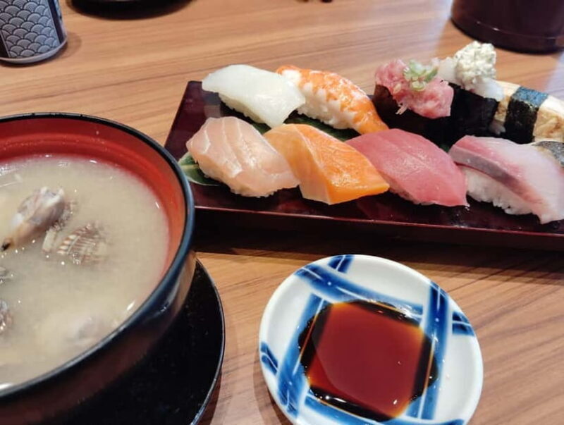 Osaka: Kuromon Market 1.5-Hour Seafood & Street Food Tour - Exploring Kuromon Market: Osaka’s Culinary Treasure Chest