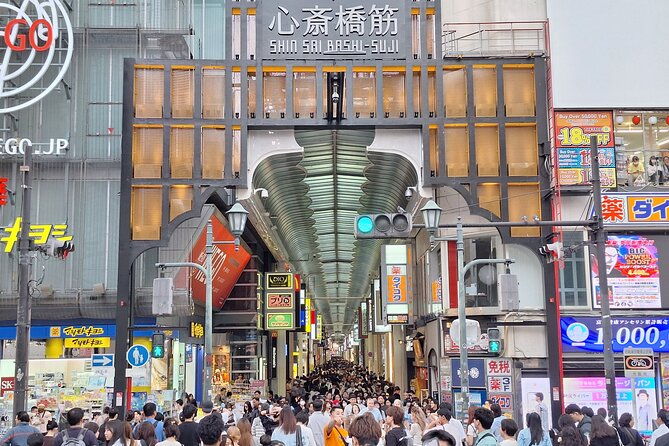osaka-kuromon-market-with-a-chef
