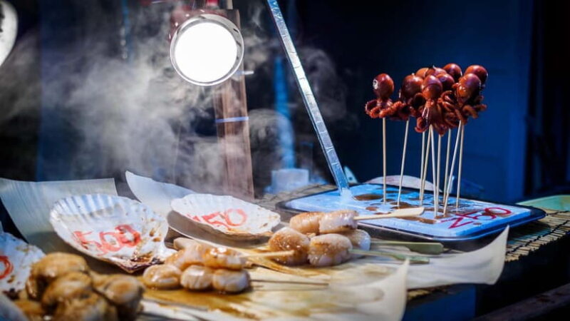 Osaka: Kuromon, Sennichimae & Dotonbori Food Tour - 2hrs - Exploring Kuromon Market